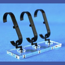 RELOJES   3 unds. sobre base soporte elevado<br>Medidas: Base 50 x 150 mm<br>